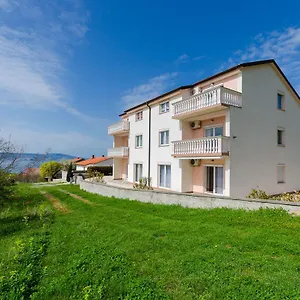 apartments-maravera.primorje-gorskikotar.com/